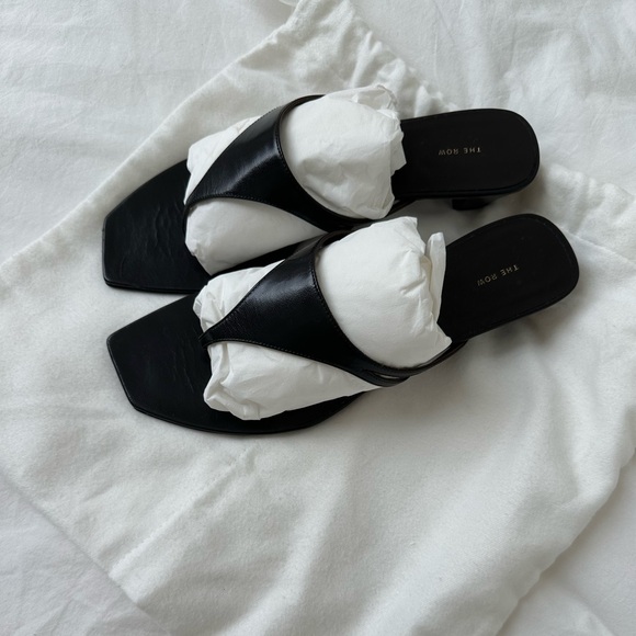 The Row Graphic Thong Sandal in Chocolate - Picture 3 of 10